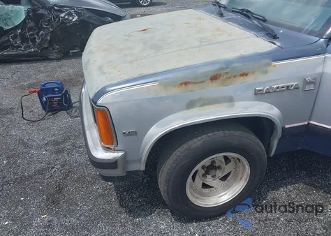 1988 Dodge Dakota z USA, uszkodzony, nr VIN 1B7GN14XXJS709246